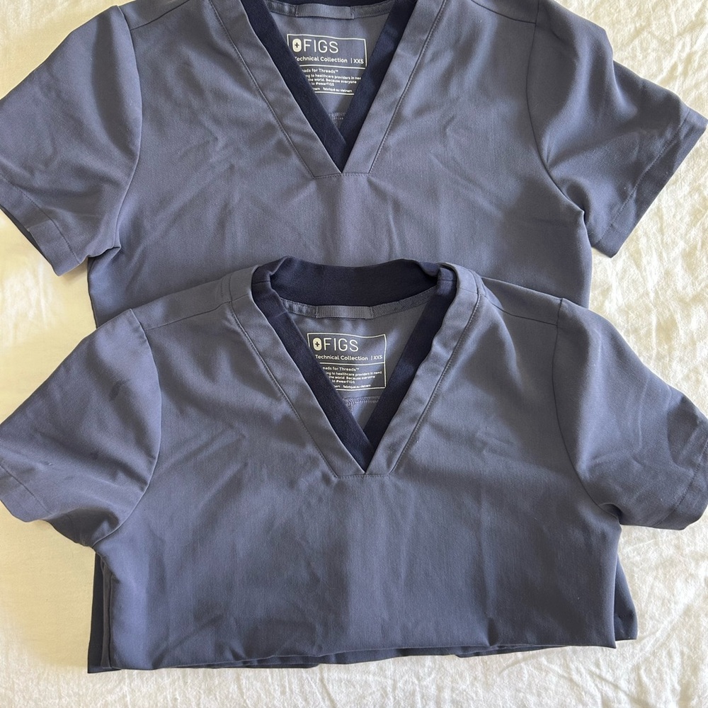 FIGS Scrub Tops set of 2 Women’s XXS Oran Space Navy Slim V Neck Short Sleeve